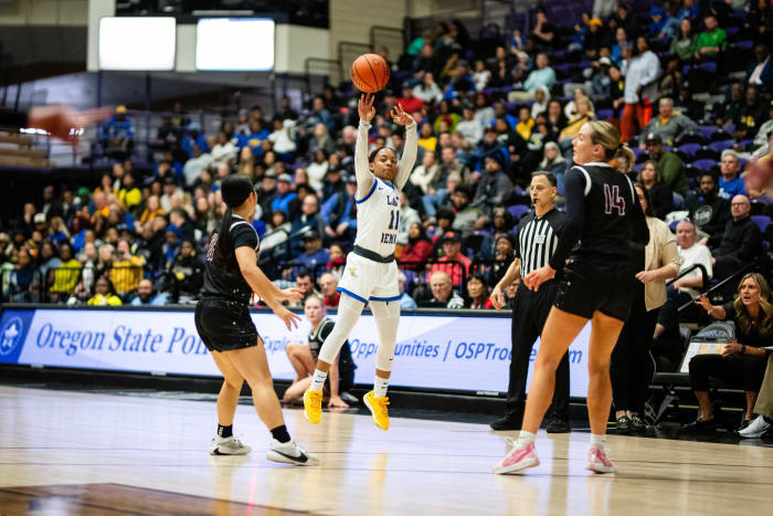 Jefferson Willamette 6A Oregon girls basketball quarterfinal 2024 Naji Saker-20